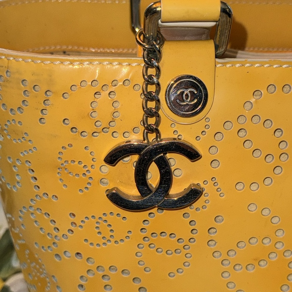CHANEL COCO 5 resort patent yellow shopper shopping tote bag beach resort - Picture 11 of 12